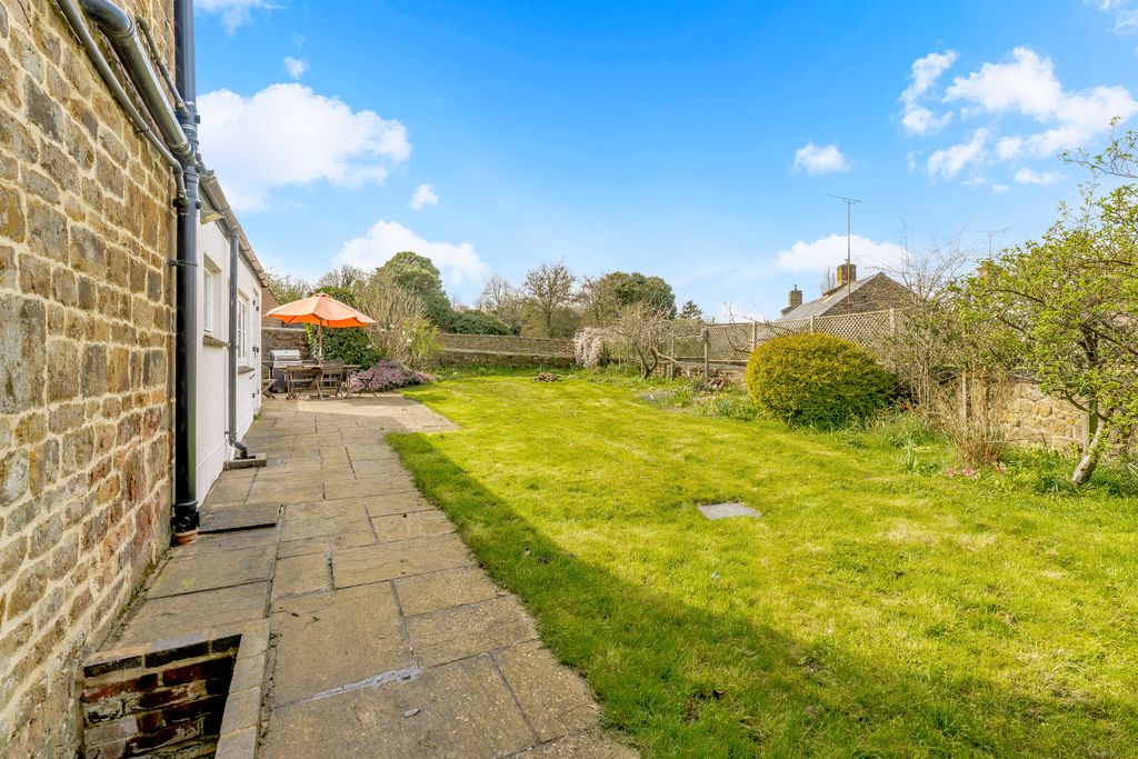 Banbury Road North Newington